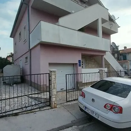 Jan 1 Apartment *