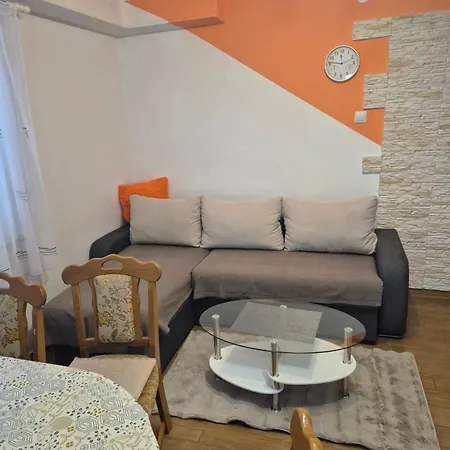 Jan 1 Apartment Pula